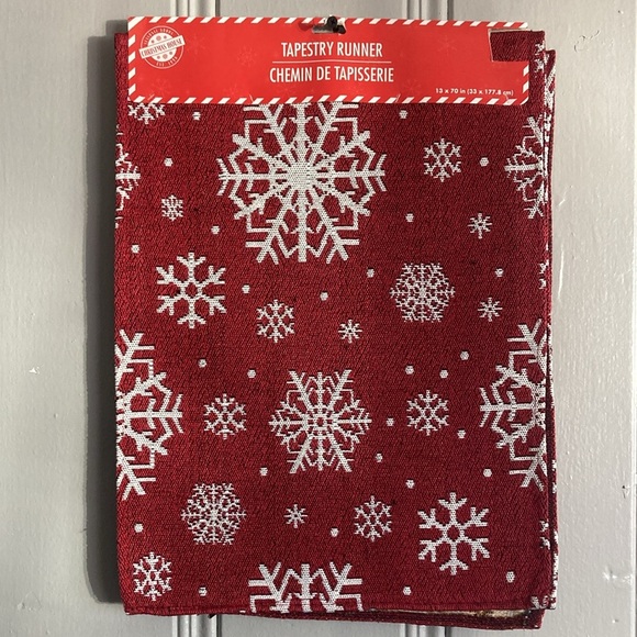 NWT Beautiful Red & White Snowflakes ❄️ Holiday Tapestry Table Runner 70x13 - Picture 5 of 14